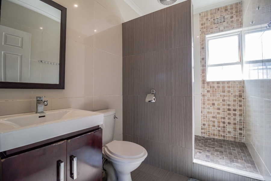 3 Bedroom Property for Sale in Loucharmante Western Cape